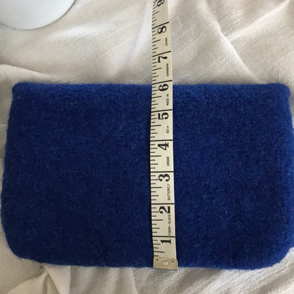 Hand knitted & felted clutch bag w crystal brooch - Picture 6 of 6